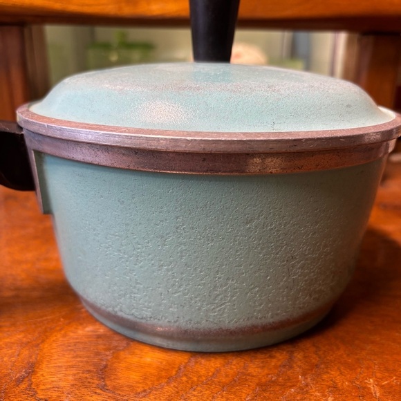 Set of 2 vintage torquoise/ teal Club cast aluminum cookware - Picture 3 of 15